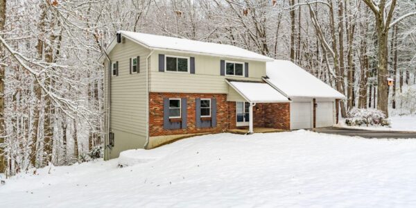 439 Pine Tree Drive NE